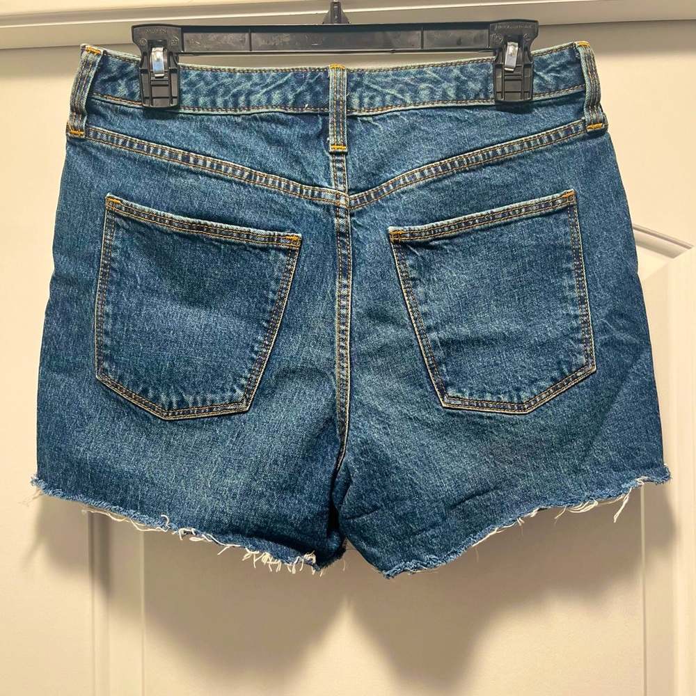 Universal Thread, vintage midi denim shorts with raw edge. Size 8, gently worn - Picture 2 of 3